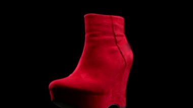iplik, dönen bir platform - süper 35mm kamera - kırmızı kadın ayakkabı