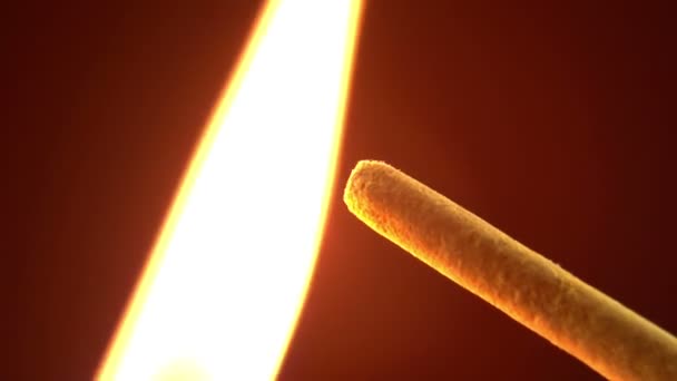 Bâton d'encens réel brûlant 