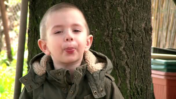 Young boy making faces — Stock Video