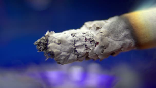 SUPER 35MM CAMERA - Macro d'une cigarette allumée 