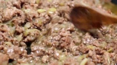 kıyma soğan ve pirinç ile kızartma