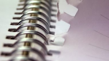 Süper 35mm kamera - beyaz kağıt kitabın yırtılma-up sayfaları