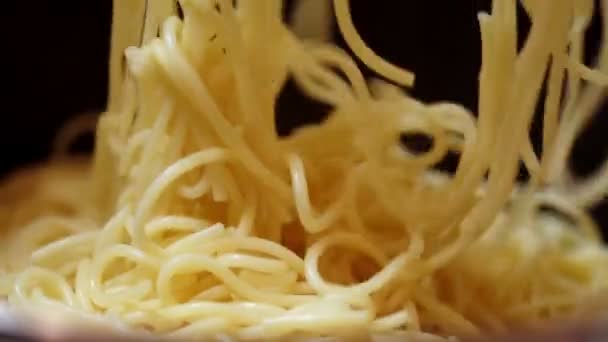 Super-Kleinbildkamera - Spaghetti in Großaufnahme — Stockvideo