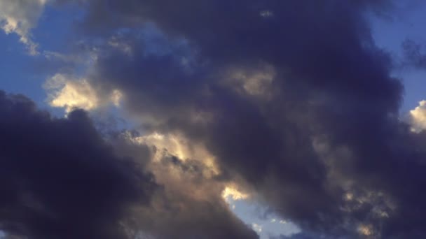 Saubere und schöne Wolken im Zeitraffer — Stockvideo