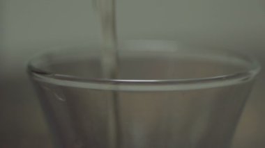 dökme alkollü içecek bir bardak