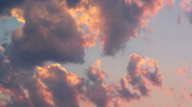 Süper 35mm kamera - bahar zaman geçirerek alacakaranlıkta bulutlar