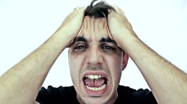 Depresyonda ve sarhoş genç adam