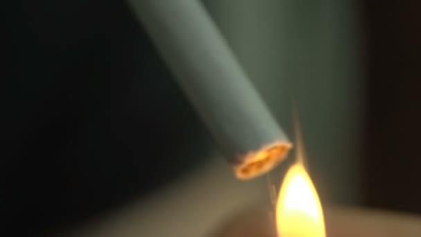 Lighting a cigarette — Stock Video