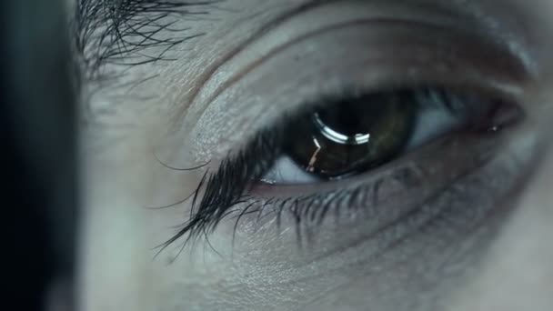 macro effrayant d'un oeil 