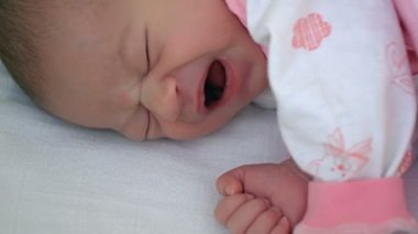 güzel bebek bebek kız yatakta
