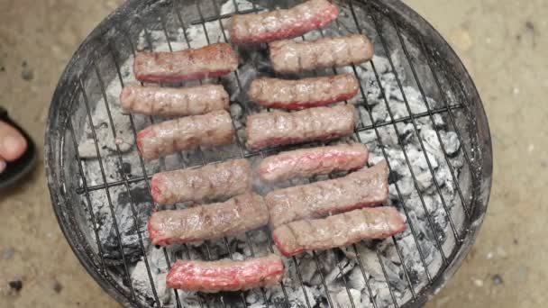 Barbecue di spiedini di carne macinata — Video Stock