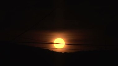 Güç kabloları yoluyla Dark sunset!