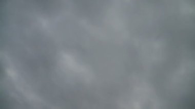 fırtına bulutları geçirerek