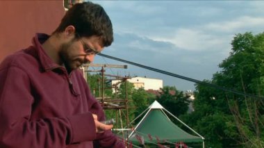 adam yazarak mesaj