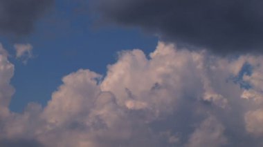 temiz ve güzel bulutlar zaman atlamalı