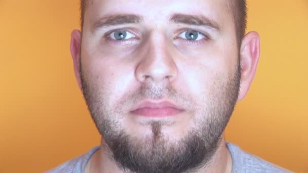 Young man's face close-up — Stockvideo