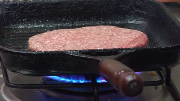 Frying hamburger — Stock Video