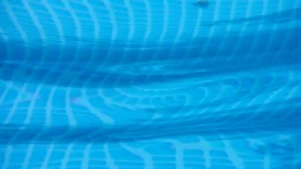Ondes de piscine à mouvement lent 