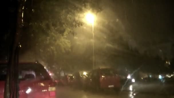 Déšť bouře zaznamenal z kabiny vozu — Stock video