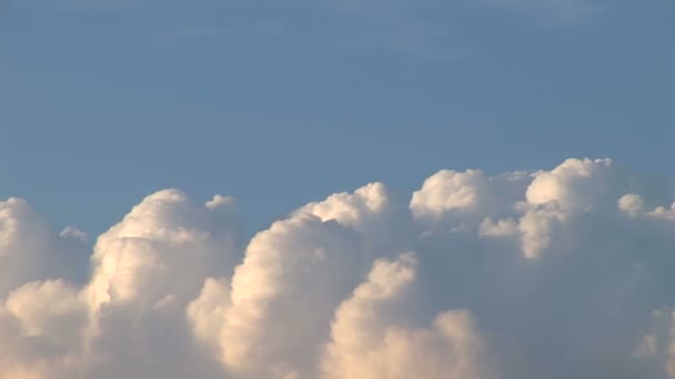 Nuvens limpas e bonitas lapso de tempo — Vídeo de Stock