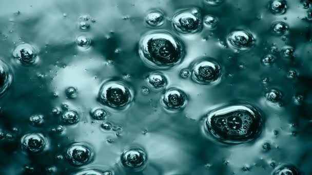Spiegel als wateroppervlak met bubbels — Stockvideo