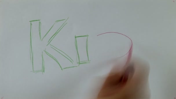 Writing "kids" in many colors with wooden pens — Stock Video