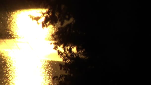 Τηλεφακό σουτ του ένα ηλιοβασίλεμα στο Δούναβη — Αρχείο Βίντεο