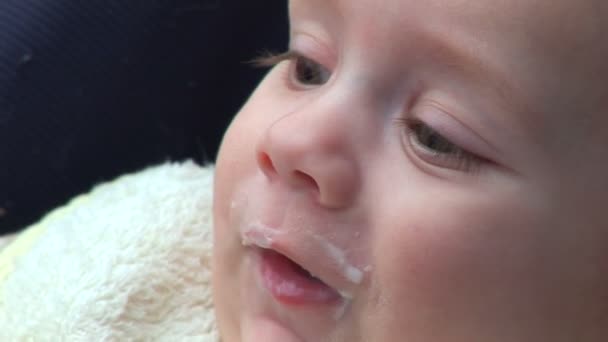 Baby eating and smiling — Stock Video