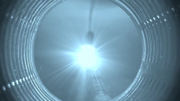 Lumière bleue effrayante avec rayons rotatifs 