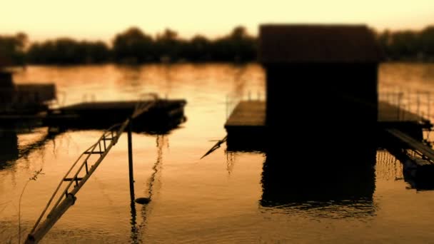 Atardecer sobre el río Sava con pontones y muelles — Vídeos de Stock