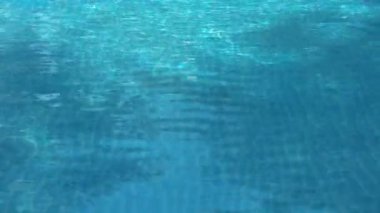 güzel havuz dalgaları