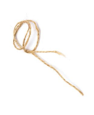 Beyaz arka planda sicim. Paketleme için iplik. İzole et.