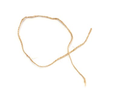 Beyaz arka planda sicim. Paketleme için iplik. İzole et.