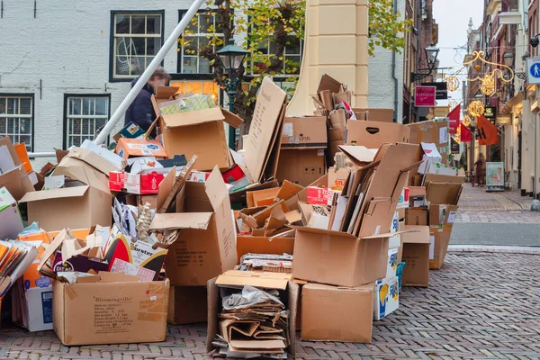 Lojas Coletaram Caixas Lixo Papelão Para Coleta Semanal Antigo Centro — Fotografia de Stock