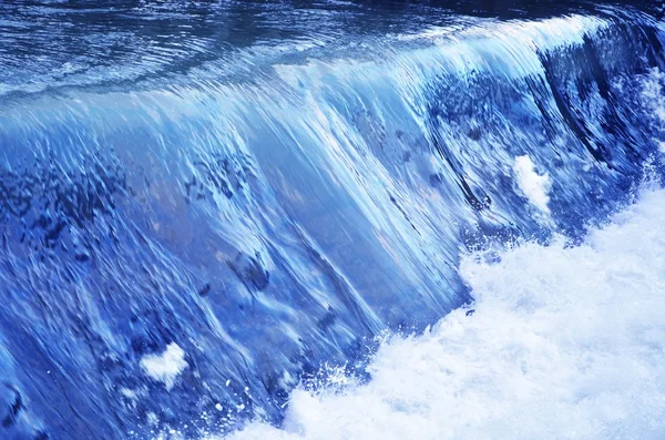 Блакитна вода і водоспад — стокове фото