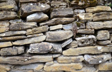 Ortaçağ taş duvar