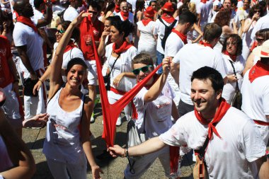 Genç şaka yollu san fermin pamplona