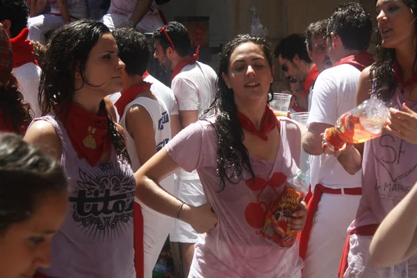 Lányok, az utcán, a San Fermin Pamplona Stock Kép