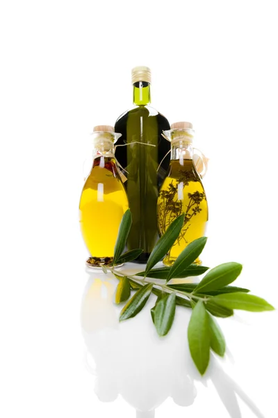 Бутылка греческого оливкового масла — стоковое фото
