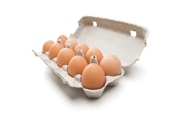 Färska ägg i kartong — Stockfoto