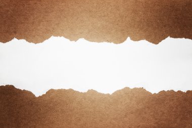 kahverengi paket kağıdı yırtılmış