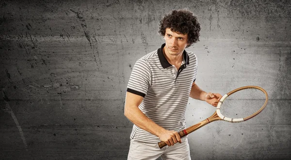 Jogador de tênis com raquete vintage — Fotografia de Stock