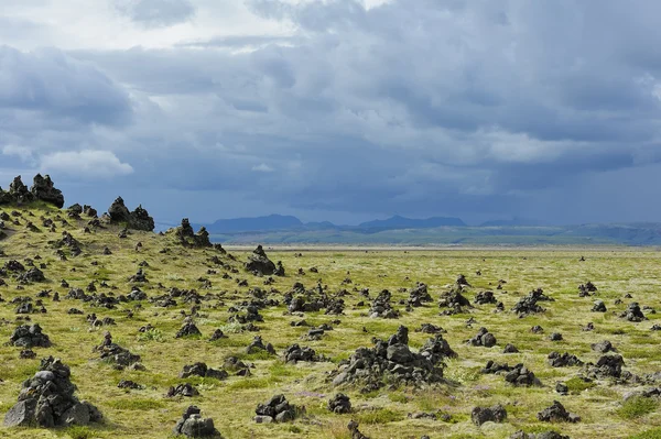 Hromadách kamení na laufskalavarda, Island — Stock fotografie