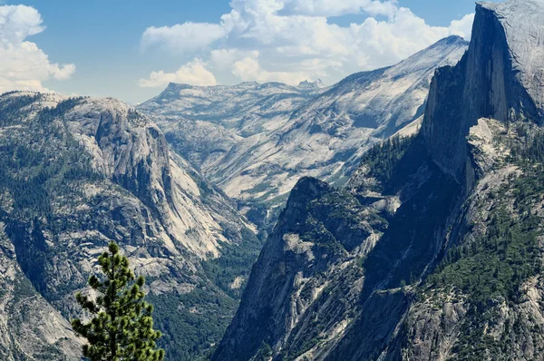 Mountains at the Yosemite National Park — Stock Photo, Image