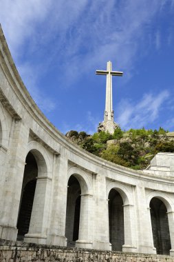 Fallen (Valle de los Caidos Vadisi)