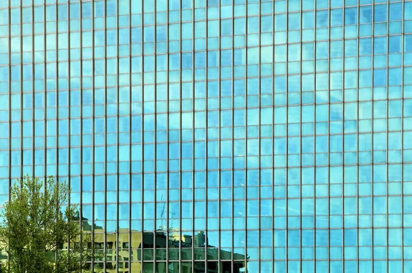 モダンなガラス張りのファサード — ストック写真