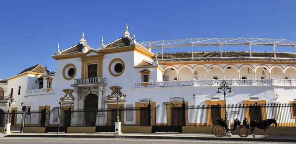 Fassade der Plaza de toros de la maestranza, sevilla, Spanien — Stockfoto