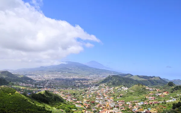 Ciudad en valle —  Fotos de Stock