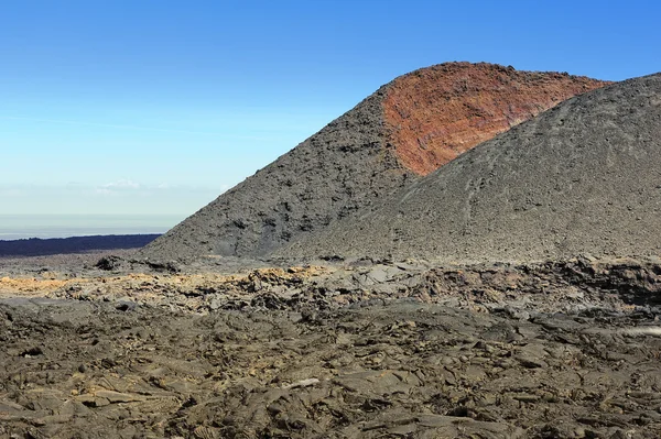Vulkanische berg op nationale park timanfaya, lanzarote eiland, — Stockfoto