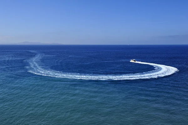 Motor boat trace on blue water — Stock Photo, Image